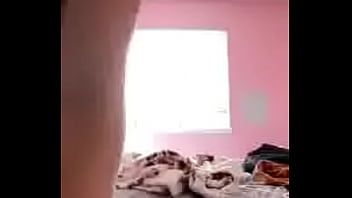 Играть Юная блондинка трогает свою киску на ameporn