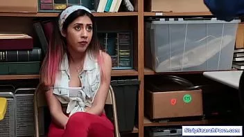Redare Stripsearchporn.com - un ofițer linge și fuge cu un furt latin