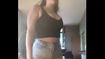 Reproduzir Adolescente mostrando os seios em ameporn samana474
