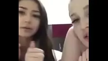 Reproducir Ella solo quiere mostrar sus tetas en ameporn