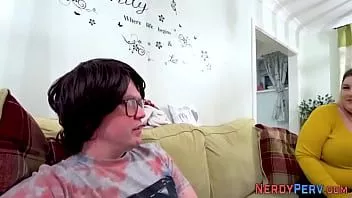 চালান Busty নবাগত যৌনসঙ্গম মধ্যে প্রতারিত পায়