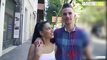 Redare Euro amator - sexy Apolonia Lapiedra se ia cu un tip începător pe care tocmai l-a întâlnit pe stradă