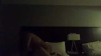 Afspelen Jubileum deel 4 beukt het poesje in bed