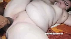 play Kral Kreme'nin Ham Gerçekliği: Abanoz Porno Yıldızı Kakao Şafağı Büyük Siyah Yarak Tarafından Beceriliyor