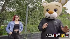 Play Wild Bear on the Loose in the City: Redhead's Close Encounter