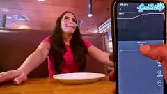 play Orgazm publiczny z interaktywną zabawką: sesja masturbacji w porze lunchu Alexa Payne