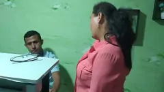 চালান লাতিনা মিলফ বাড়ানোর জন্য বসকে চুষে ফেলে