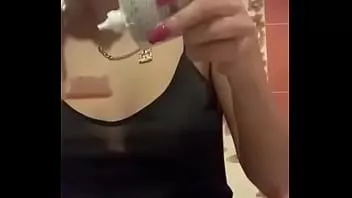 Reproducir Chica rusa cachonda complaciéndose a sí misma en ameporn mrssmit888