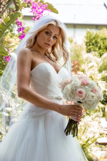 Порнозвезда Riley Steele
