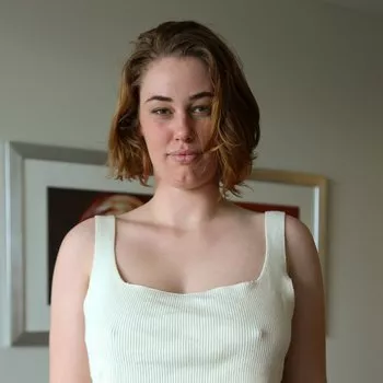 अभिनेता Molly Broad